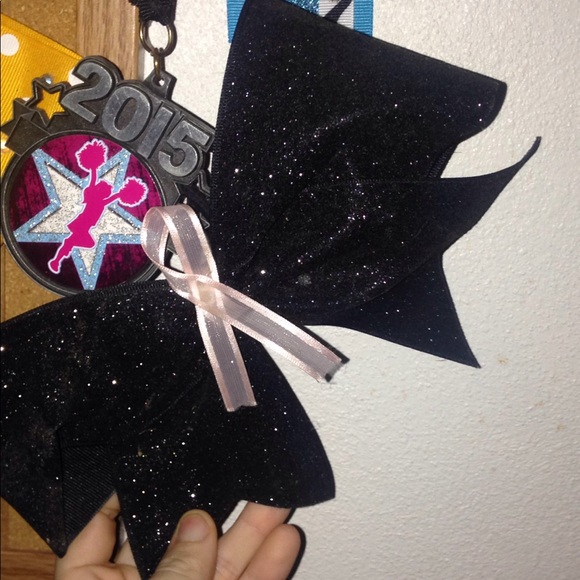 BOW - Picture 1 of 1